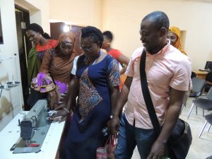 FRESH INDUCTEES INSPECTING A MACHINE 2